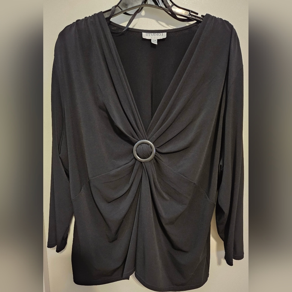 Women's black 24W blouse with 3/4 sleeves